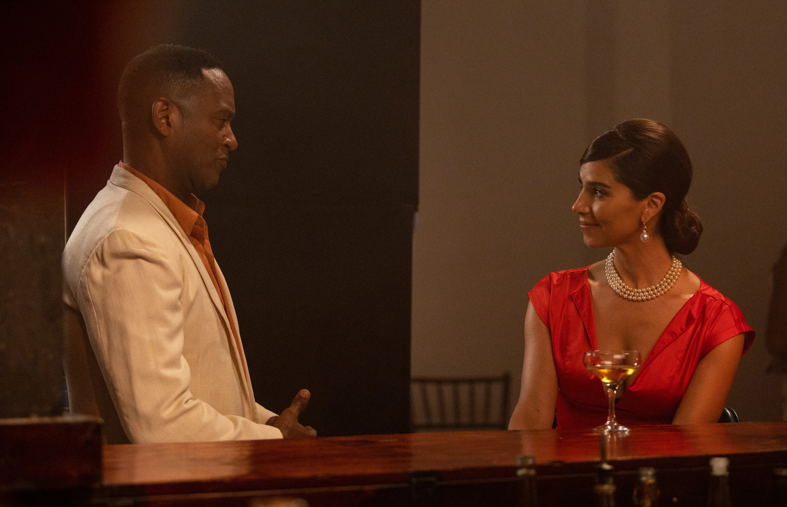 FANTASY ISLAND: L-R: Guest star Modesto Lacen and Roselyn Sanchez in the “Once Upon a Time in Havana” episode of FANTASY ISLAND airing Tuesday, Aug. 31 (9:00-10:00 PM ET/PT) on FOX. CR: Laura Magruder / FOX. ©2021 FOX MEDIA LLC.