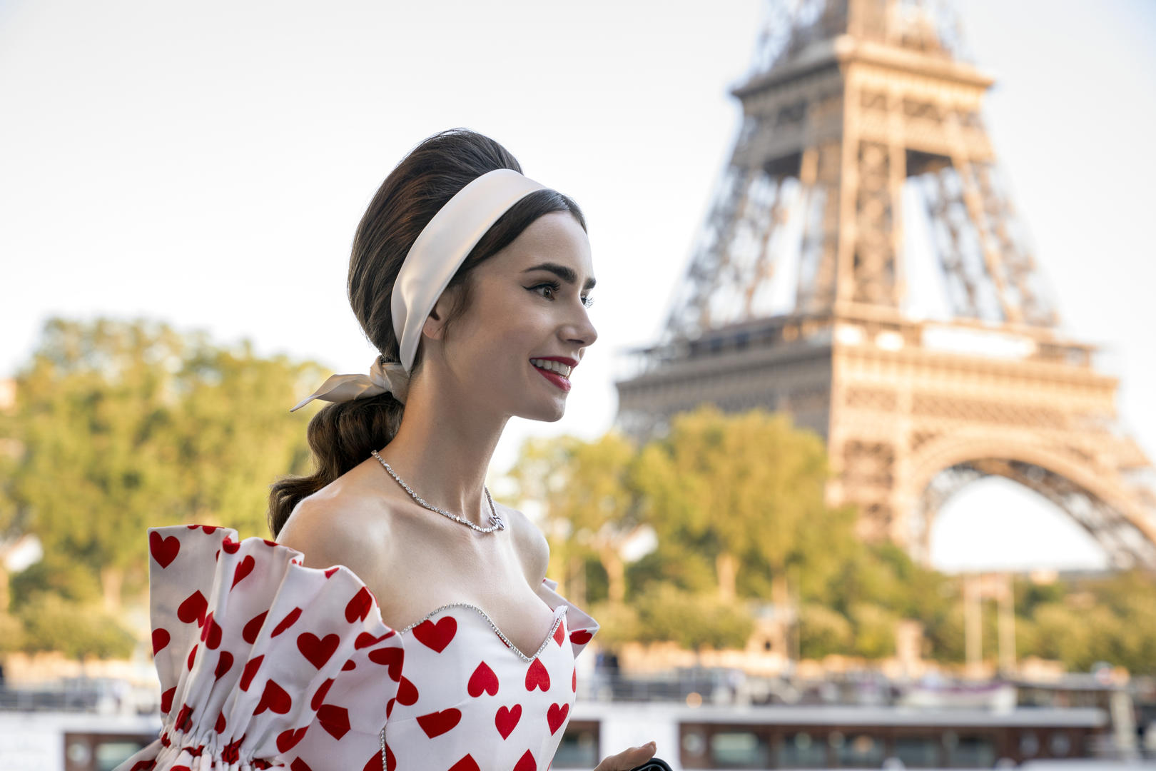 Lily Collins stars in Emily In Paris  - Photo Netflix