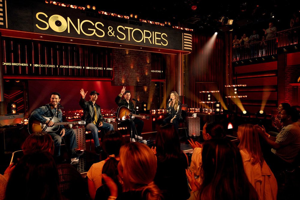 SONGS & STORIES WITH KELLY CLARKSON